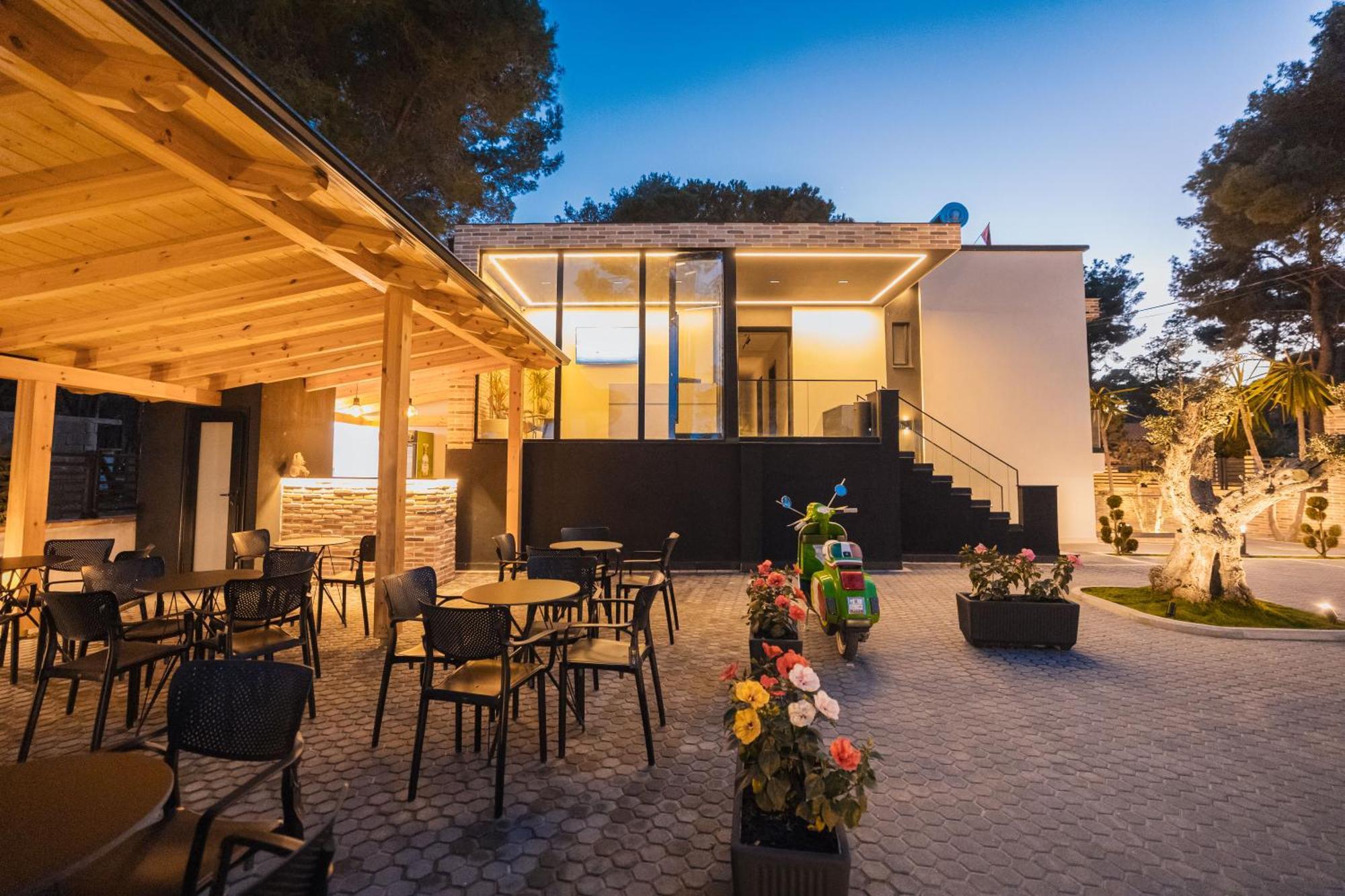 Hotel Beke Vlorë Exteriör bild