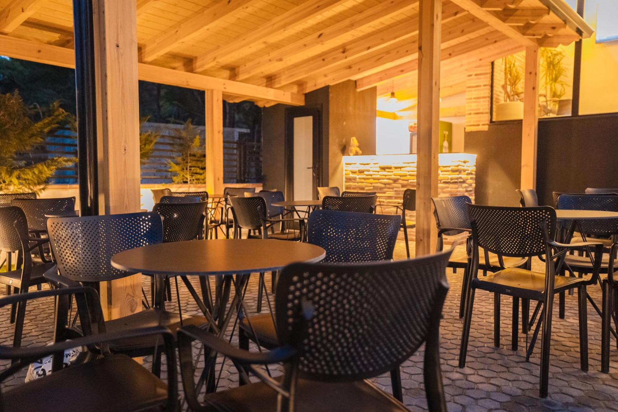 Hotel Beke Vlorë Exteriör bild